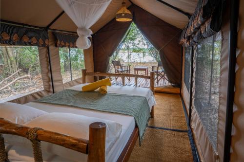 Llit o llits en una habitació de Selous River Camp