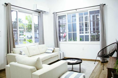 The Village Getaway- 2 Bedroom with luxury comfort and convenience