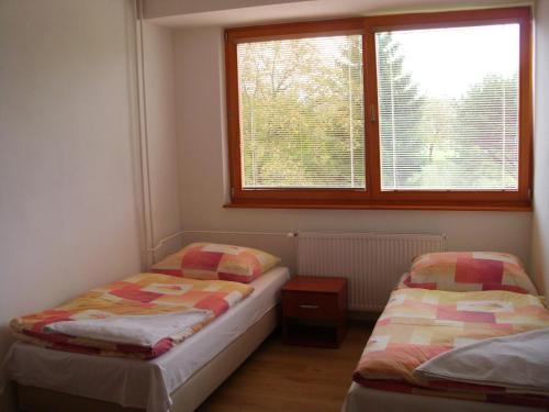 Кровать или кровати в номере Guest House Mladosť