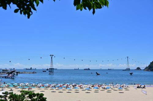 Wyndham Grand Busan — Beach