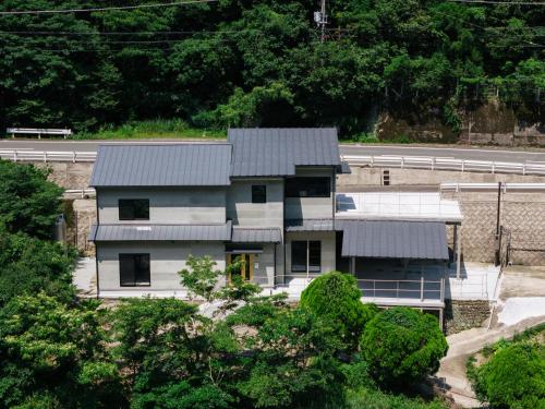 an aerial view of a house with a roof at SEN.RETREAT TAKIJIRI in Tanabe
