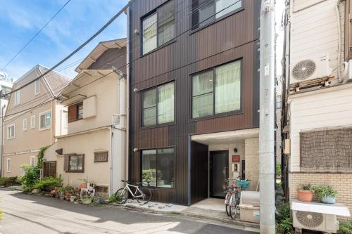 -Centray Okachimachi 102- 1 minute to Akihabara Station and Ueno Station without transfers!