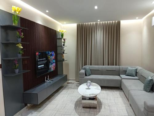 Muchioni's Inn 3-bedrooms on Lively Al-Khoud Souq