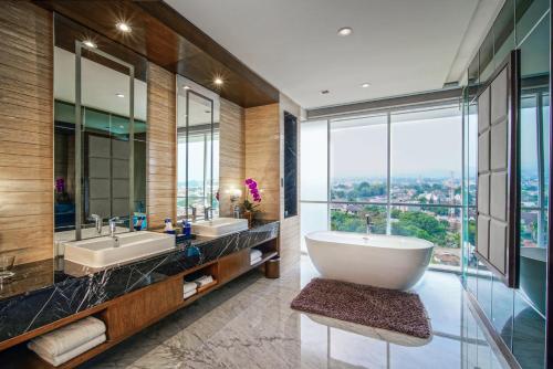 Area tempat duduk di Aston Pasteur