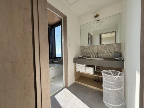 a bathroom with a sink and a mirror at ひとめぼれ in Kumamoto