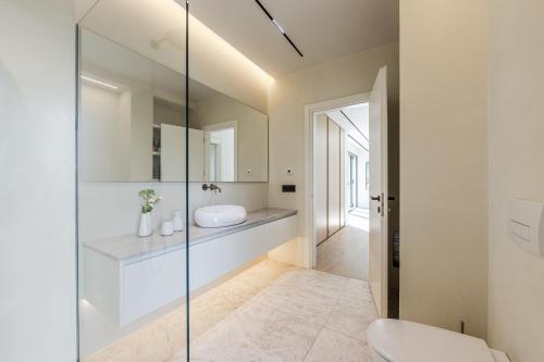 a bathroom with a glass shower and a toilet at Lake Whisper Villa Pool & Amazing Views by PikHost in Shirokë