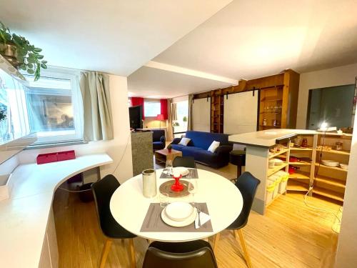 Farnesina Ponte Milvio Foro Italico luxury loft with private box parking