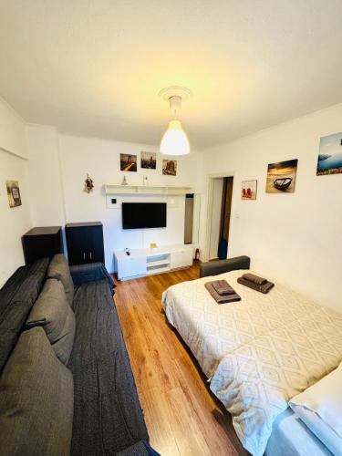 Athenian Riviera beach apartment