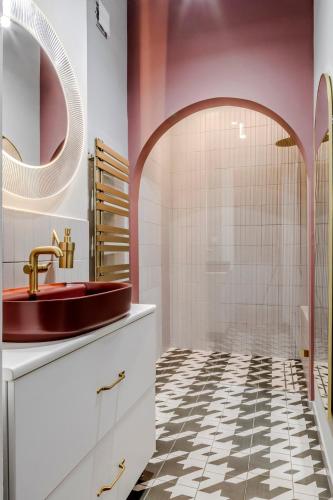 a bathroom with a red sink and a shower at NEBarrabona in Győr