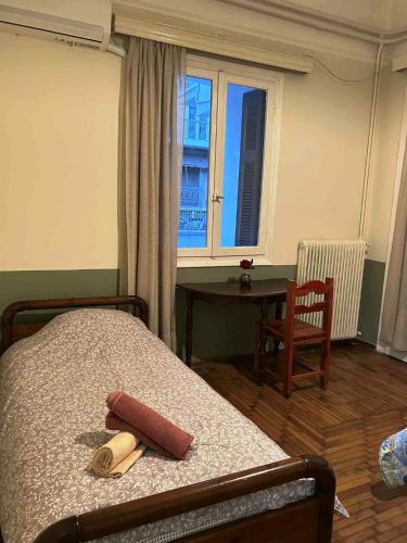 Private room for 3 in a dorm 5' from metro