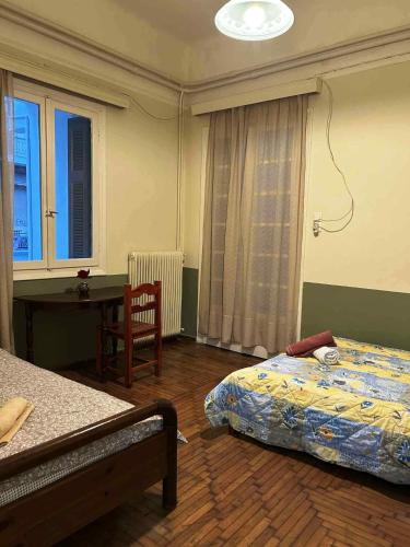 Private room for 3 in a dorm 5' from metro