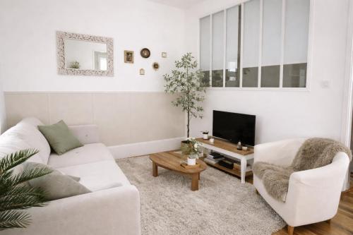 Appartement cosy avec oasis privée, salle de jeux, vélos bienvenus