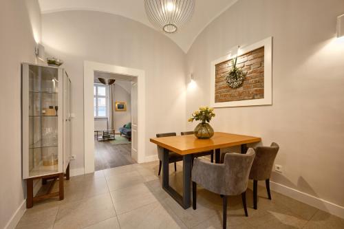 a dining room with a table and chairs at Deluxe Apartment Talia by Irundo in Zagreb