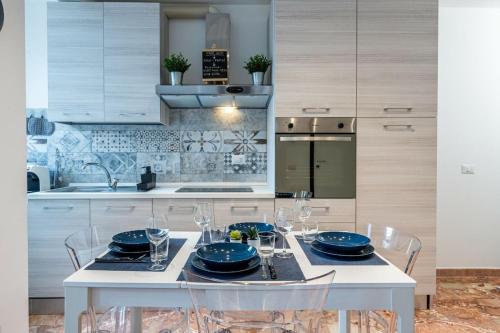 Iris Apartment with Jacuzzi - Easy City Access