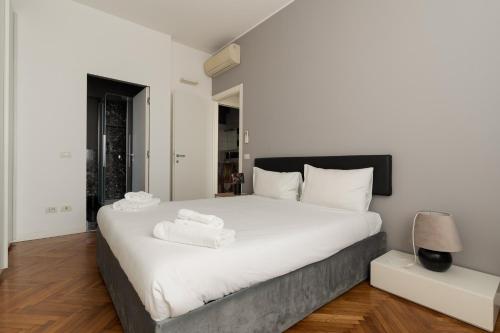 GuestHost - Cenisio Lovely Flat
