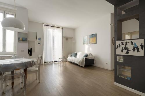 GuestHost - Cenisio Lovely Flat