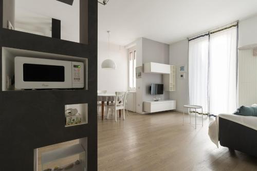 GuestHost - Cenisio Lovely Flat
