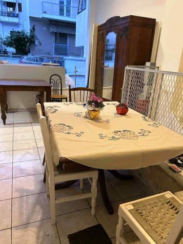 Private room for 3 in a dorm 5' from metro