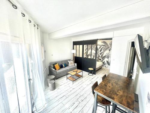 Le Tendance, studio neuf avec wifi, terrasse et parking à Collioure