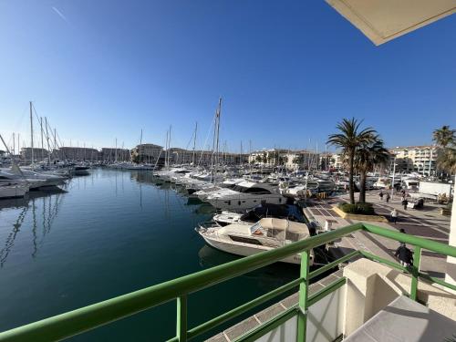 SUR LES QUAIS DE PORT FREJUS, magnifique T2, 4 per