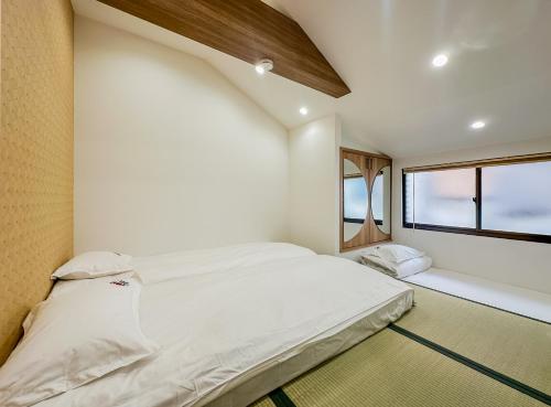 和居 汐月 広々とした和を感じる内装の部屋でゆっくり過ごせる宿