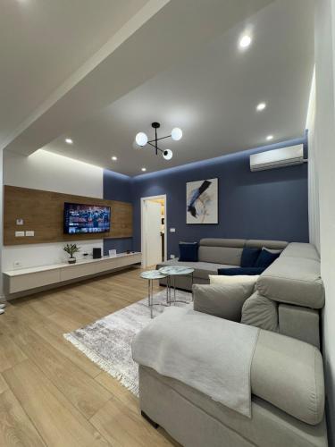 Luxurious seaside apartment