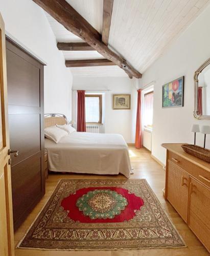 a bedroom with two beds and a rug on the floor at Tre Terre in Mulazzo