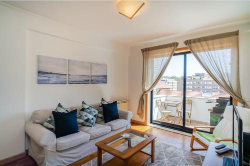 a living room with a couch and a table at Sea Side Cozy Matosinhos in Matosinhos