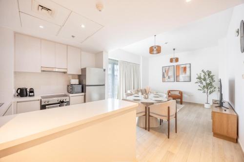 Bloomfields Curated 1BR in Water's Edge 8