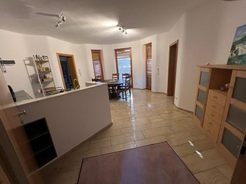 a living room with a kitchen and a dining room at Ferienwohnung Schwarzwald - Nähe der Schweiz in Hüfingen