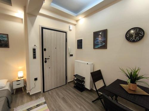 Cozy Harbor Studio Just 3 min from Piraeus Port