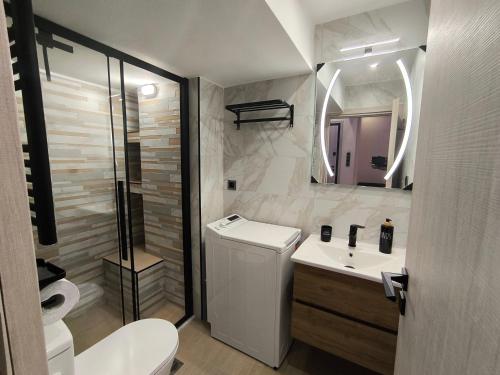 Cozy Harbor Studio Just 3 min from Piraeus Port