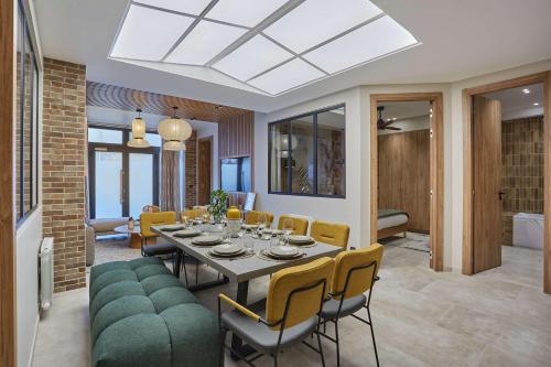 Exceptional 4BDR 10P apartment near Montmartre