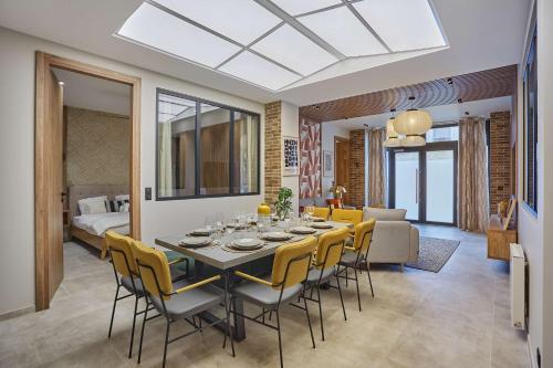 Exceptional 4BDR 10P apartment near Montmartre