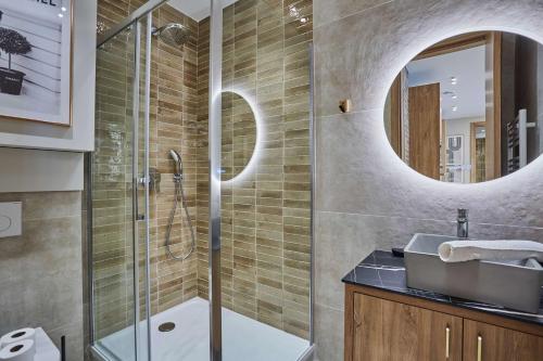 Exceptional 4BDR 10P apartment near Montmartre