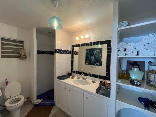 LEN'HOUSE tesisinde bir banyo