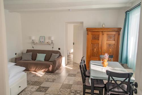 a living room with a table and a couch at Marelle Porta in Veresegyház