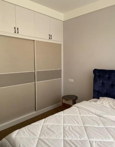 a bedroom with white cabinets and a bed at deborahhomes in Marimbeti