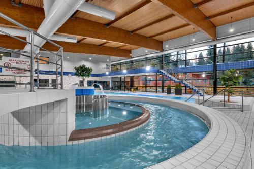 Piscina a Resort Špindl o a prop
