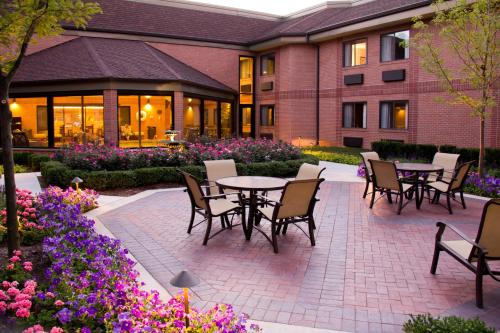 Jardín al aire libre en Ann Arbor Regent Hotel and Suites