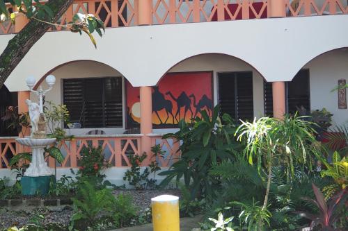 a building with a courtyard with plants and a fountain at Residencial Estephany in Sosúa