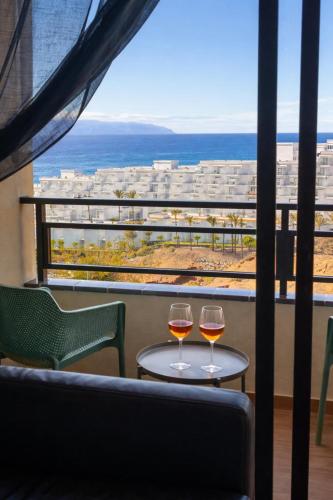 Ocean View Apartment, balcony & parking, Tenerife South Escape