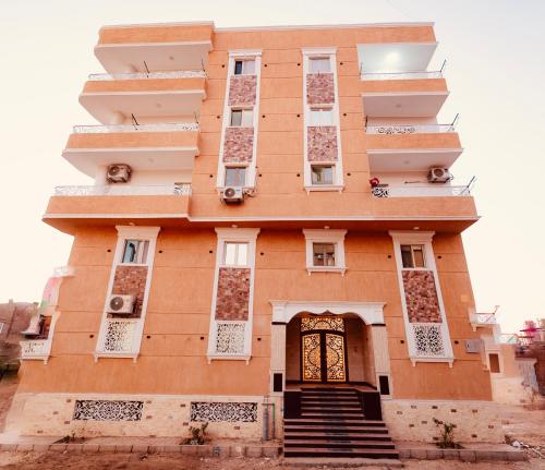 signature house Luxor