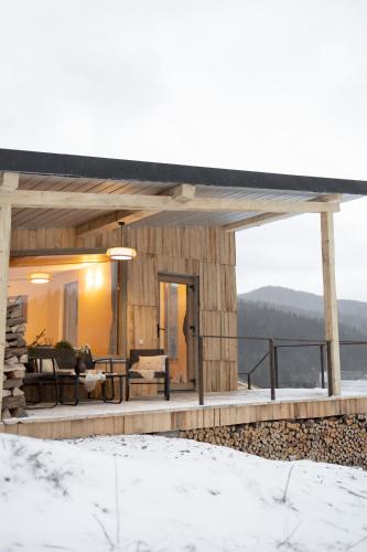 a wooden cabin with a view of the mountains at Гірські будиночки in Zhdenievo
