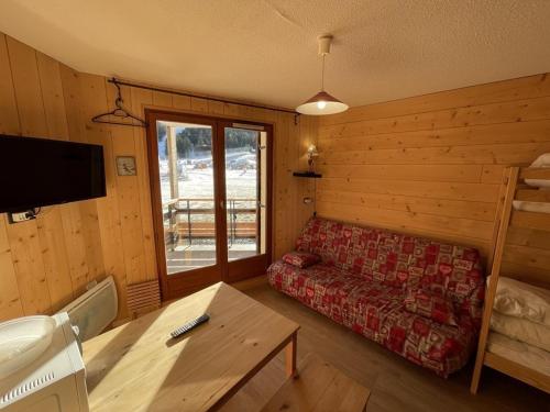 Charmant studio rénové avec balcon au Lioran - FR-1-787-143