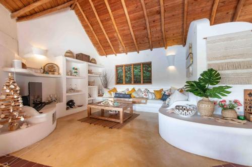 5BR Serendipity Pool Ocean View Jungle