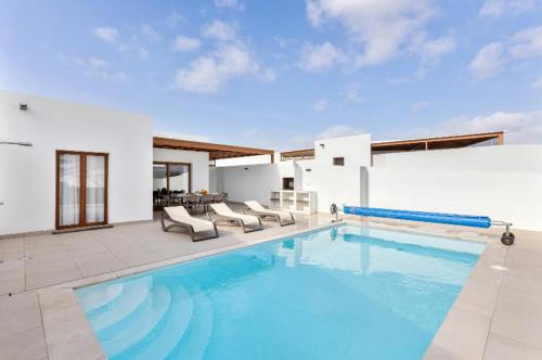 Villa Los Altos Famara 11A by Escape Home