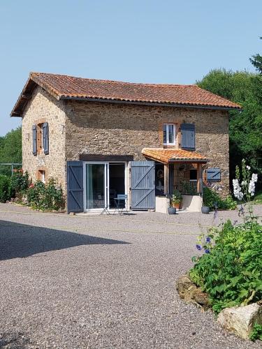 Beautiful 2 bed cottage with swimming pool