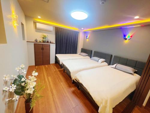 Special Price-Shinsaibashi-Osaka Castle Park-Dotonbori-Tennoji-Kuromon Market-Nipponbashi-Umeda-Within walking distance-Universal Studios-200m to subway