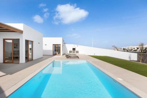 Villa Los Altos Navya 13B by Escape Home